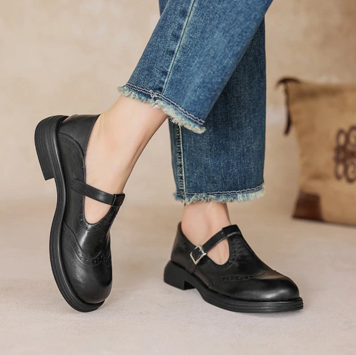 VeldaClássique – Elegant Leather Mary Janes