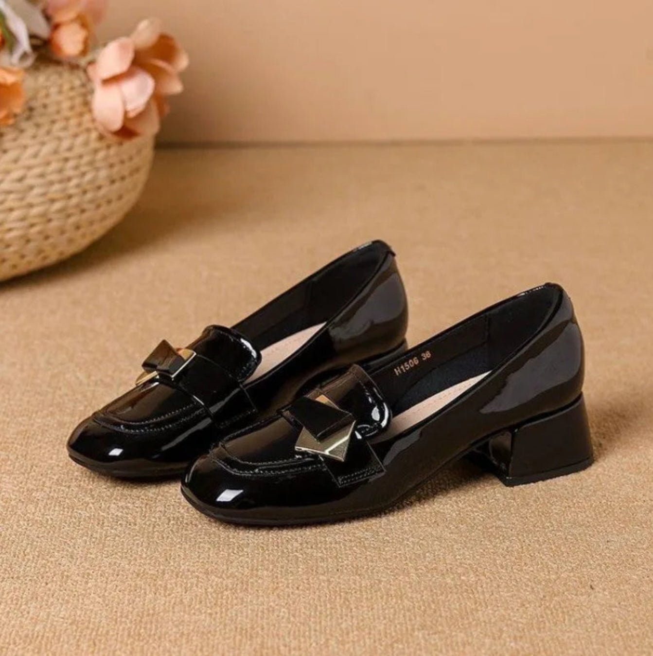 Dorothy | Glossy Bow Loafer Pumps