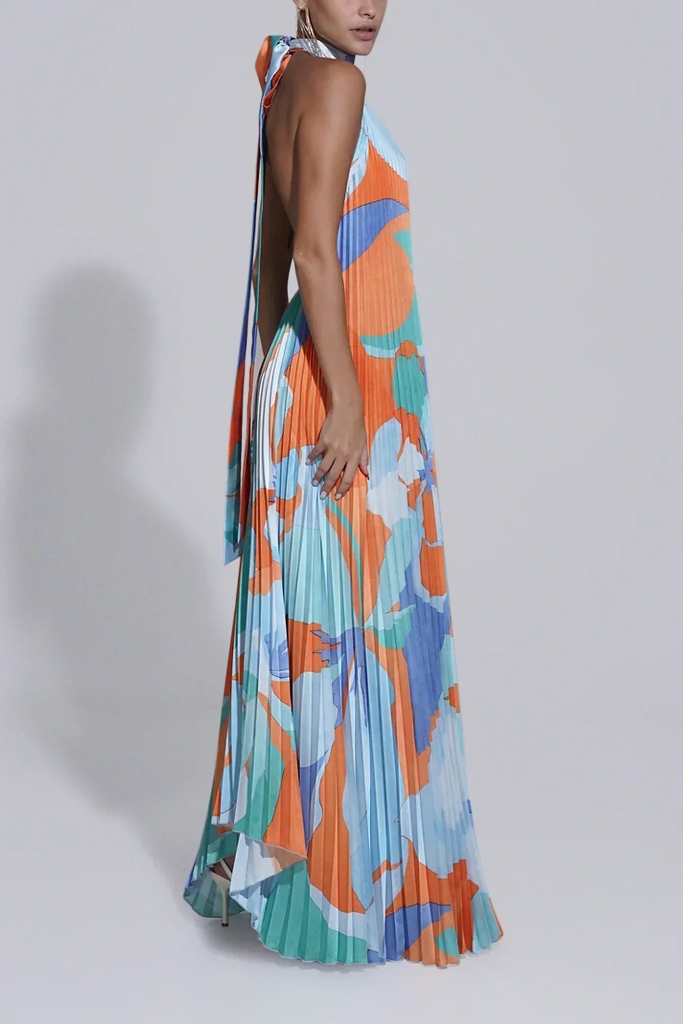 Shalia - Sensual Vestido Largo Plisado con Cuello Halter
